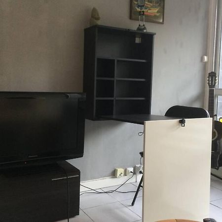 studio meublé ensoleillé fibre sfr box Nimes Exterior foto