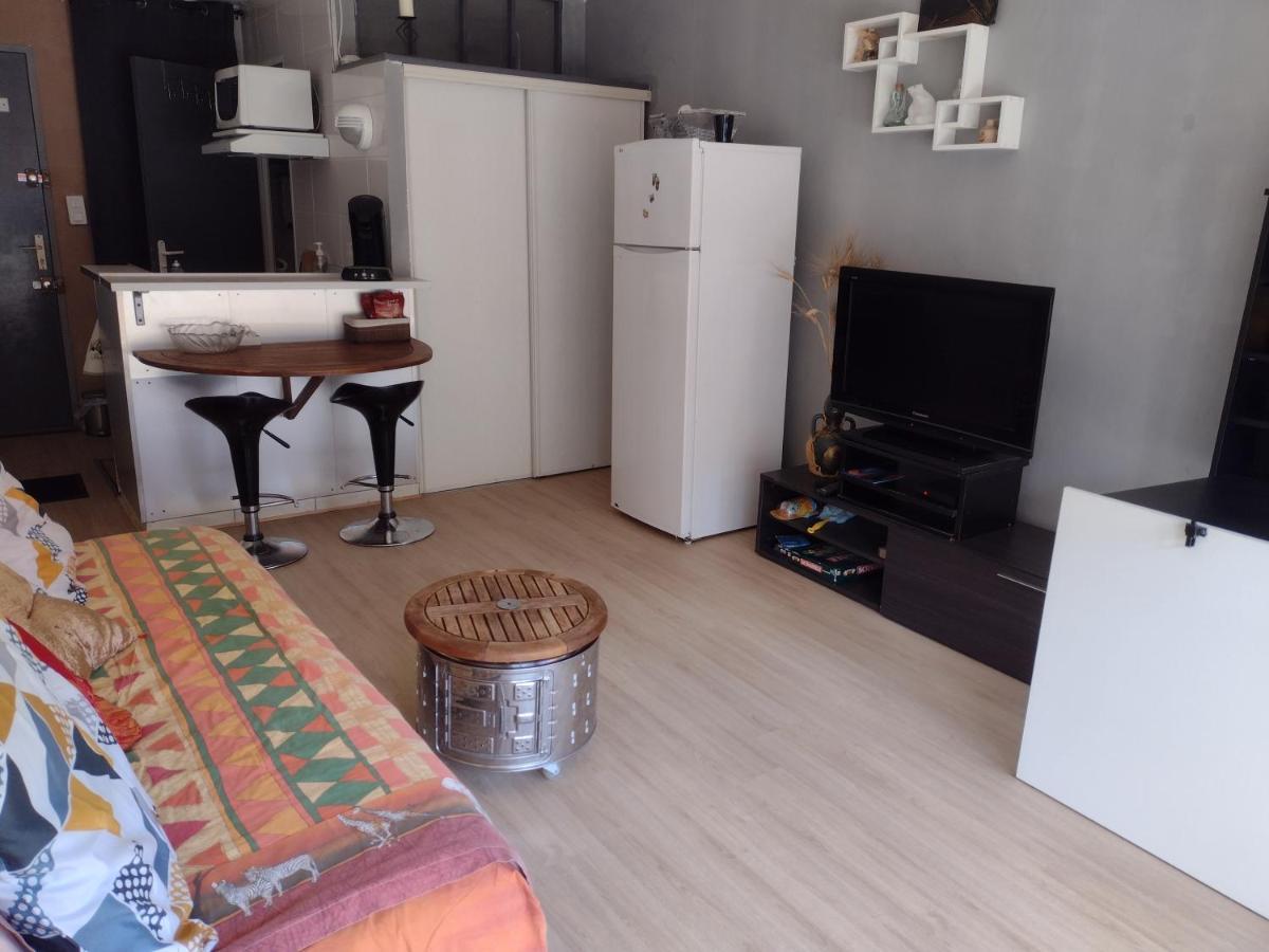 studio meublé ensoleillé fibre sfr box Nimes Exterior foto