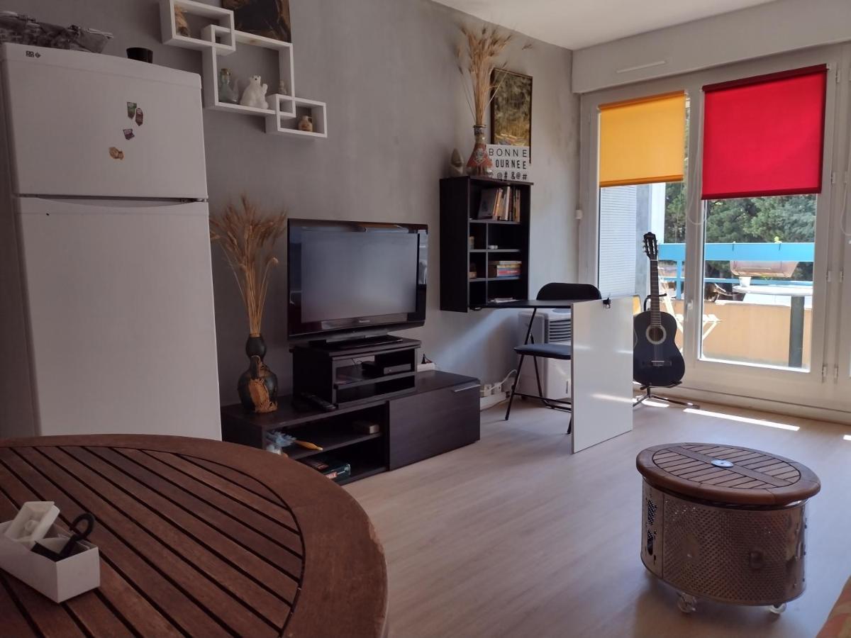 studio meublé ensoleillé fibre sfr box Nimes Exterior foto
